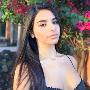 Meet your Posher, Thais